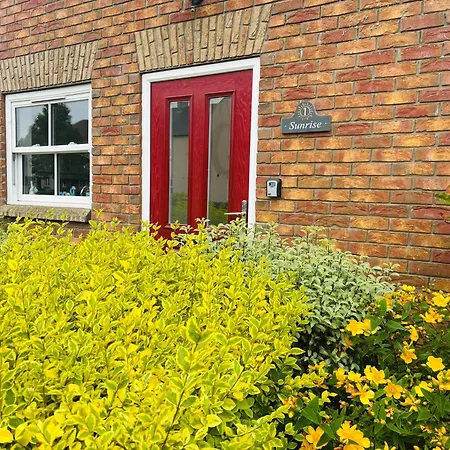 Sunrise With On-site Swimming And Sauna Vakantiehuis *